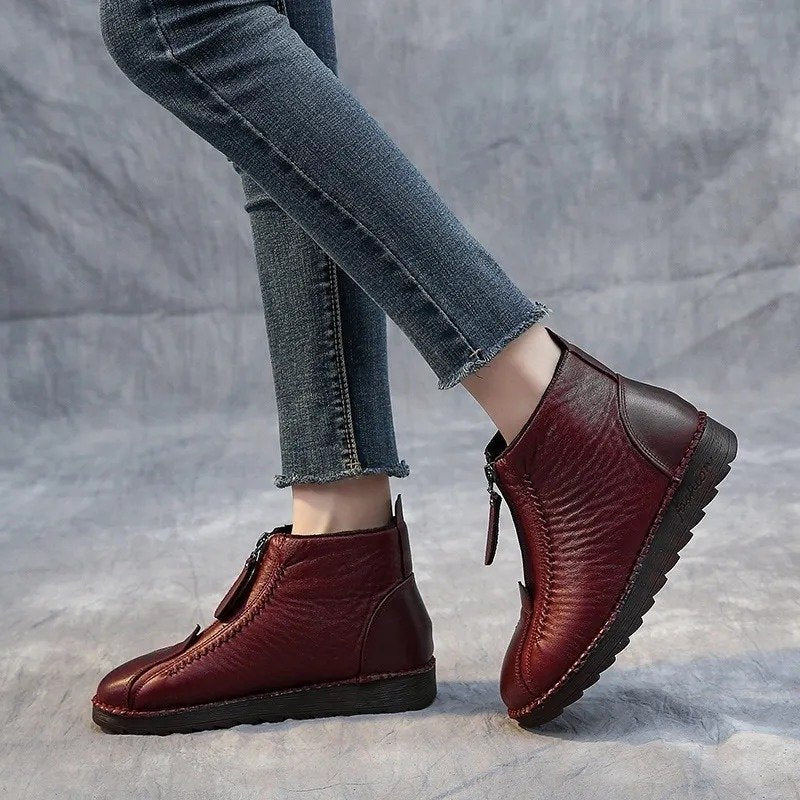 Proti skluzu odolné boty z umělé kůže: elegance a bezpečnost na každodenní nošení 